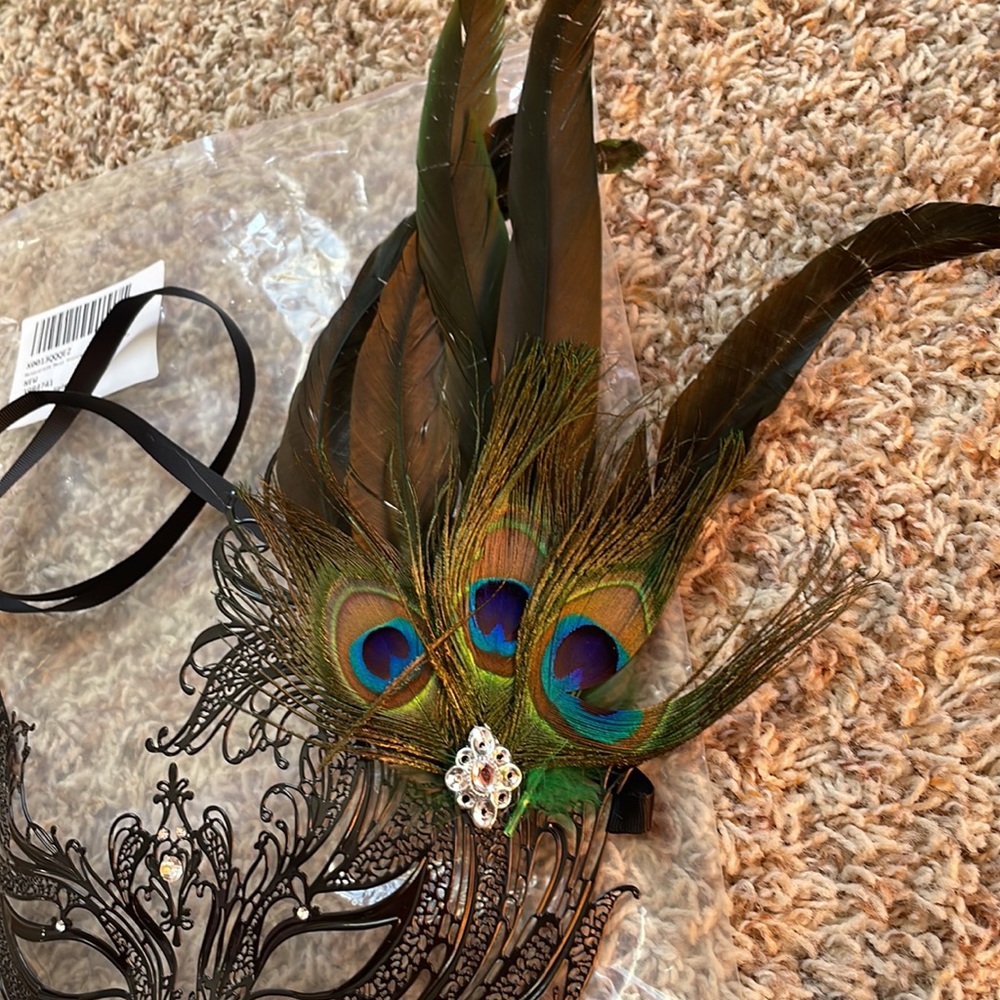 Masquerade Mask - Picture 2 of 3